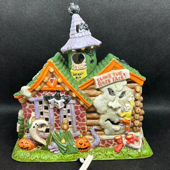 New in box Creepy Hollow "Camping Store" lighted figurine - Picture 3 of 10